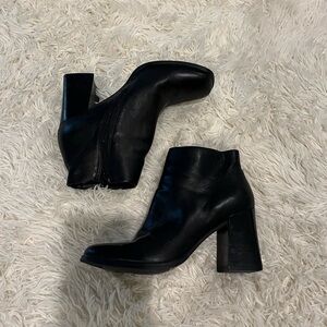 Black 90’s/Y2K Square Toe Boots